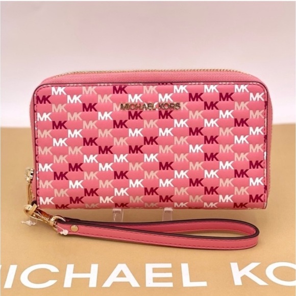 Michael Kors Jet Set Travel Flat Phone Case
Wallet Wristlet - Picture 10 of 10